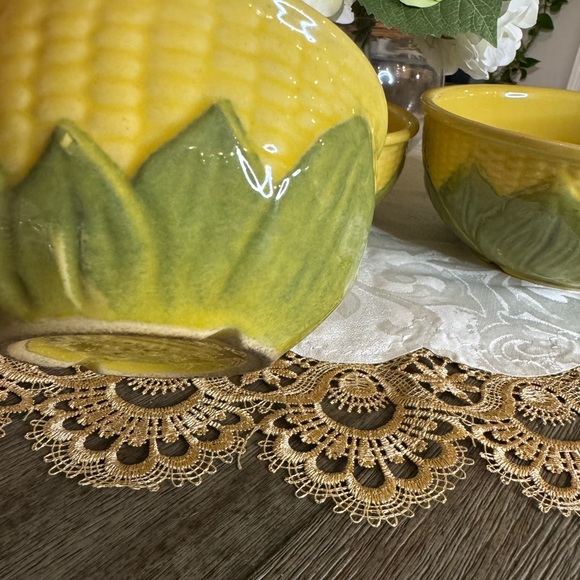 Vintage Shawnee Pottery 1950’s Ceramic Bowls - Set of 3 - Picture 2 of 8